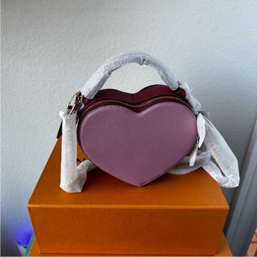 NWT Coach Heart Crossbody In Colorblock w/dustbag - Picture 3 of 6